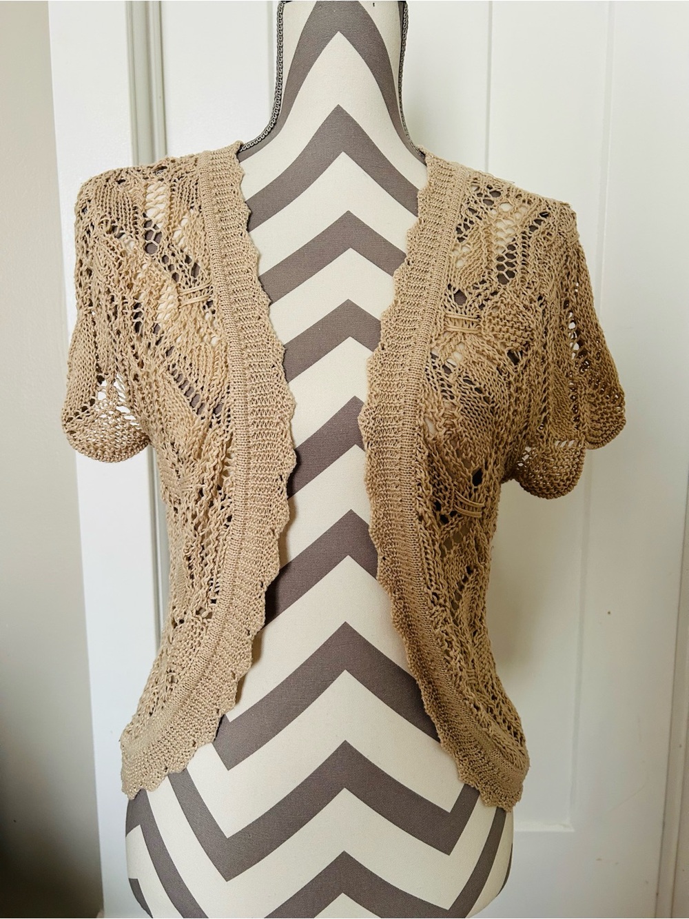 Body Central Beige Crochet Short-Sleeve Open Cardigan